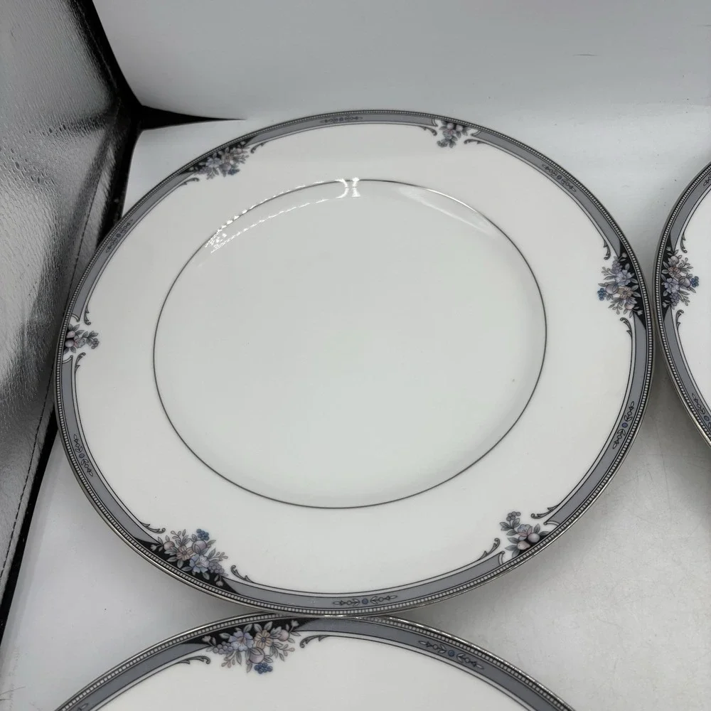 Noritake Dinner Plates Squirewood 4013 Dishes 10.5